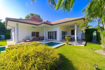 4 bedroom private pool villa mr51