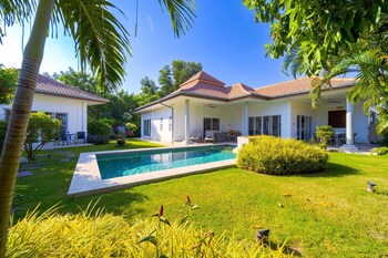 4 bedroom private pool villa mr51