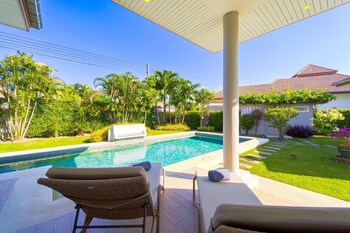 4 bedroom private pool villa mr51