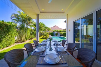 4 bedroom private pool villa mr51