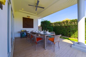 4 bedroom private pool villa mr51