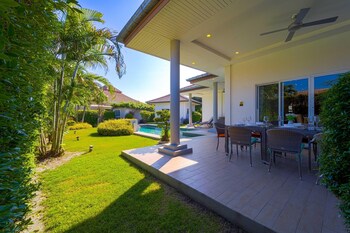 4 bedroom private pool villa mr51