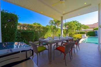 4 bedroom private pool villa mr51