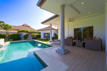4 bedroom private pool villa mr51