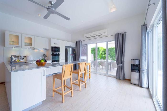 4 bedroom private pool villa mr51