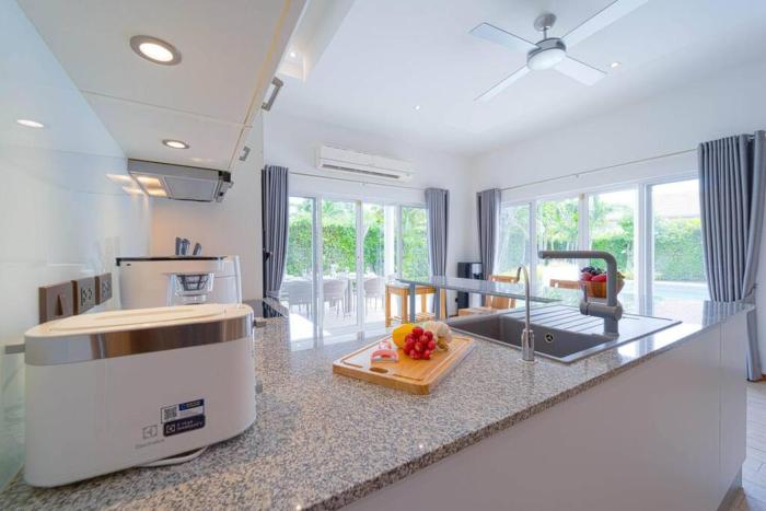 4 bedroom private pool villa mr51