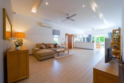 4 bedroom private pool villa mr51