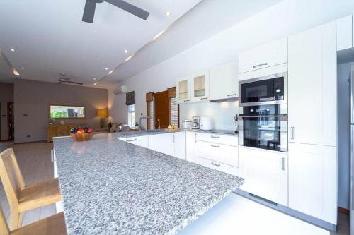 4 bedroom private pool villa mr51