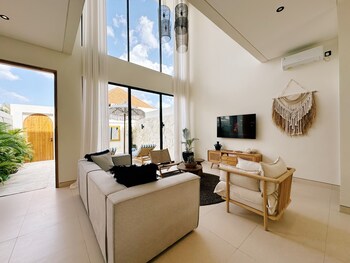 villa sylvia canggu