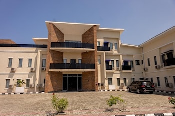 Luxury Apartments & Homes,,4 star