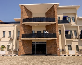 Luxury Apartments & Homes,,4 star