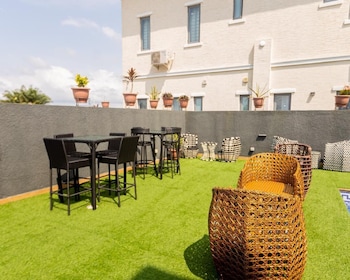Luxury Apartments & Homes,,4 star