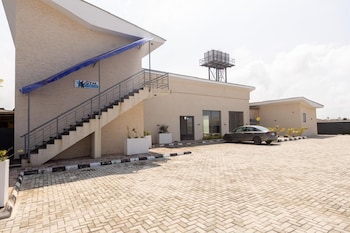 Luxury Apartments & Homes,,4 star