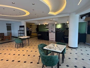 iconic coworking hotel