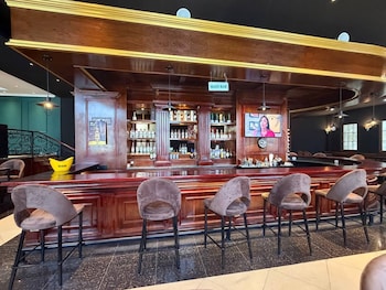 iconic coworking hotel