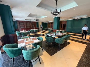 iconic coworking hotel