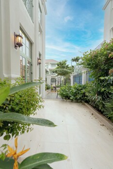 solar villa tropical garden khem beach
