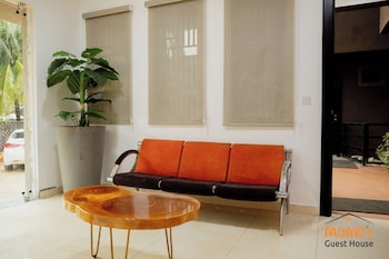 Momo's Hotel,,3 star