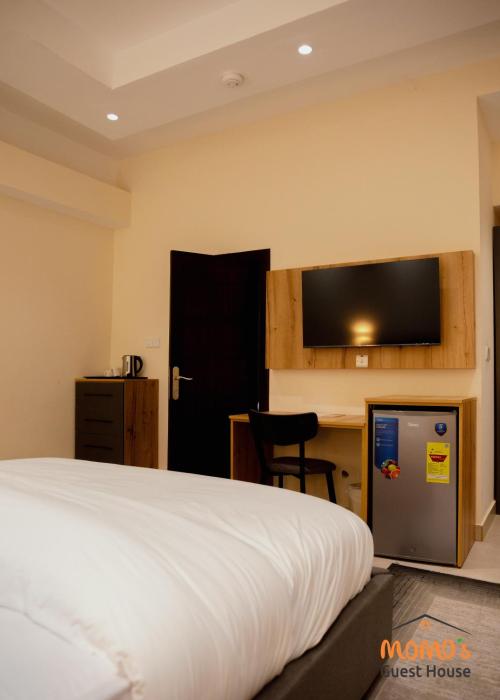 momos hotel