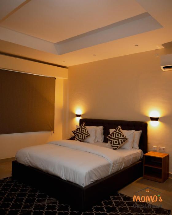 momos hotel