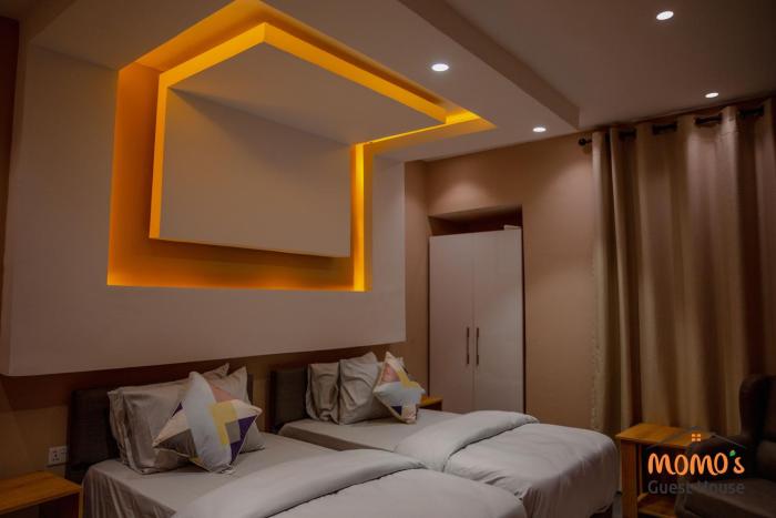 momos hotel
