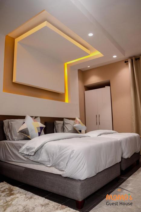 momos hotel