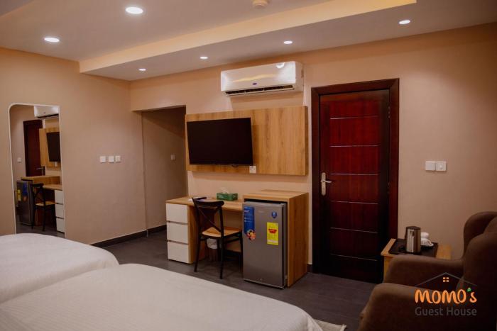 momos hotel