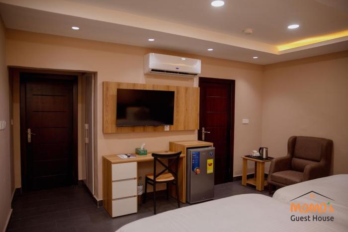 momos hotel