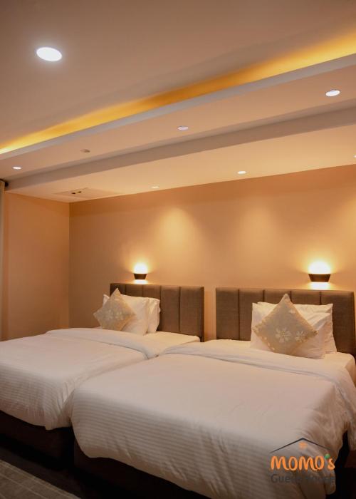 momos hotel