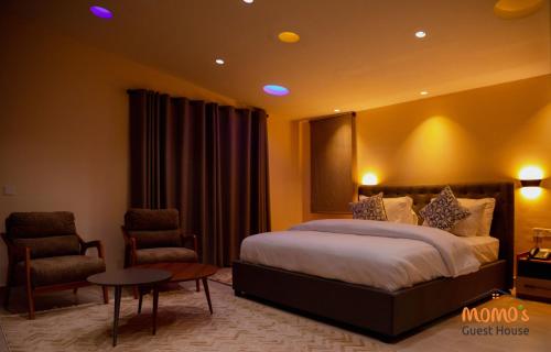 momos hotel