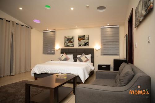 momos hotel