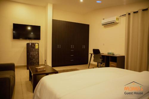 momos hotel
