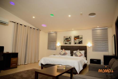 momos hotel