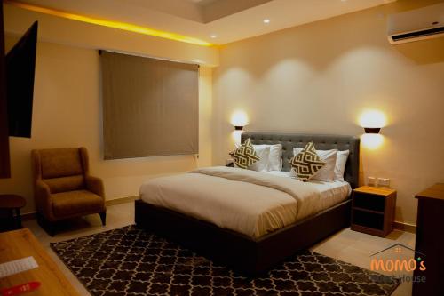 momos hotel
