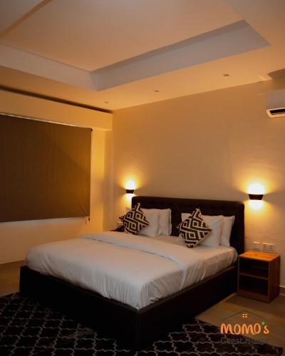 momos hotel