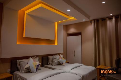 momos hotel