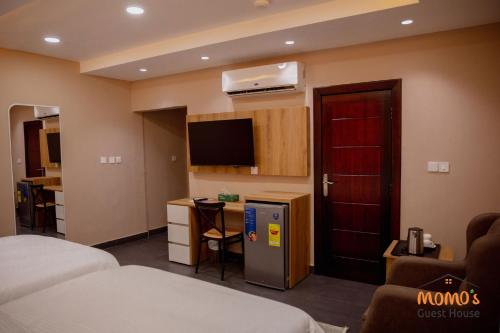 momos hotel