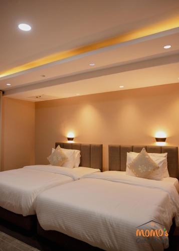 momos hotel