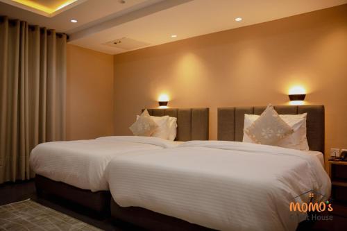 momos hotel