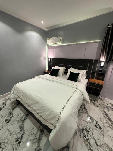 apartment 5