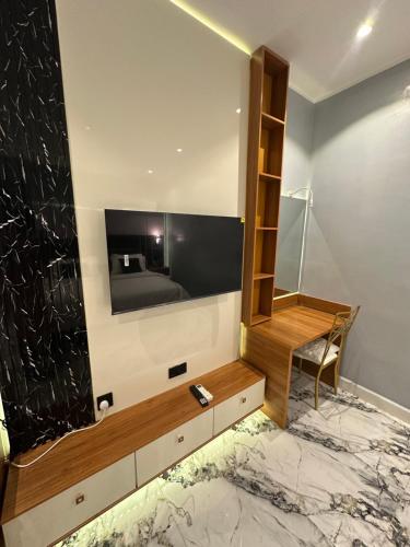 apartment 5