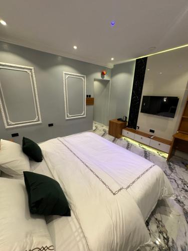 apartment 5