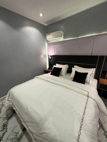 apartment 5
