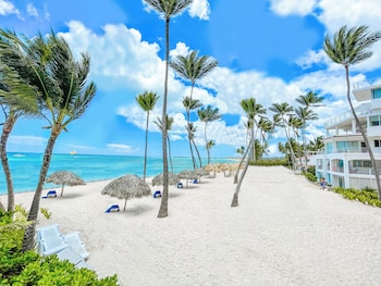 studios pool and beach