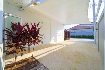 brand new modern 3 bedroom villa mb20