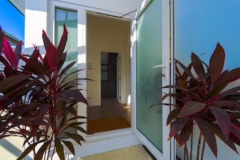 brand new modern 3 bedroom villa mb20