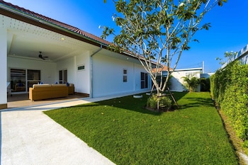 brand new modern 3 bedroom villa mb20