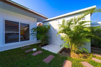 brand new modern 3 bedroom villa mb20