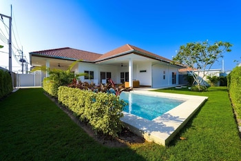 brand new modern 3 bedroom villa mb20