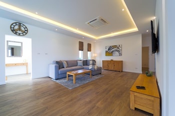 brand new modern 3 bedroom villa mb20